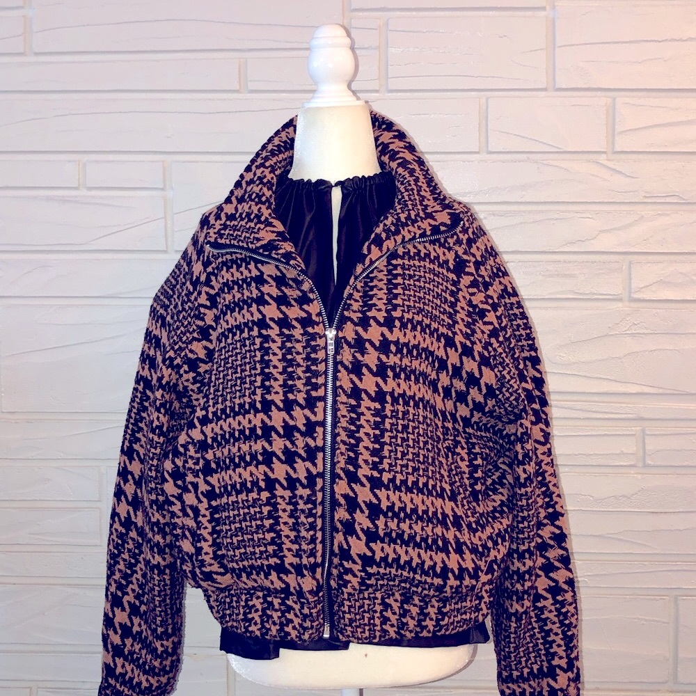 HYFVE brn/blk Bomber jacket w/pockets front lines. Can be worn semi or casual. - Picture 3 of 7